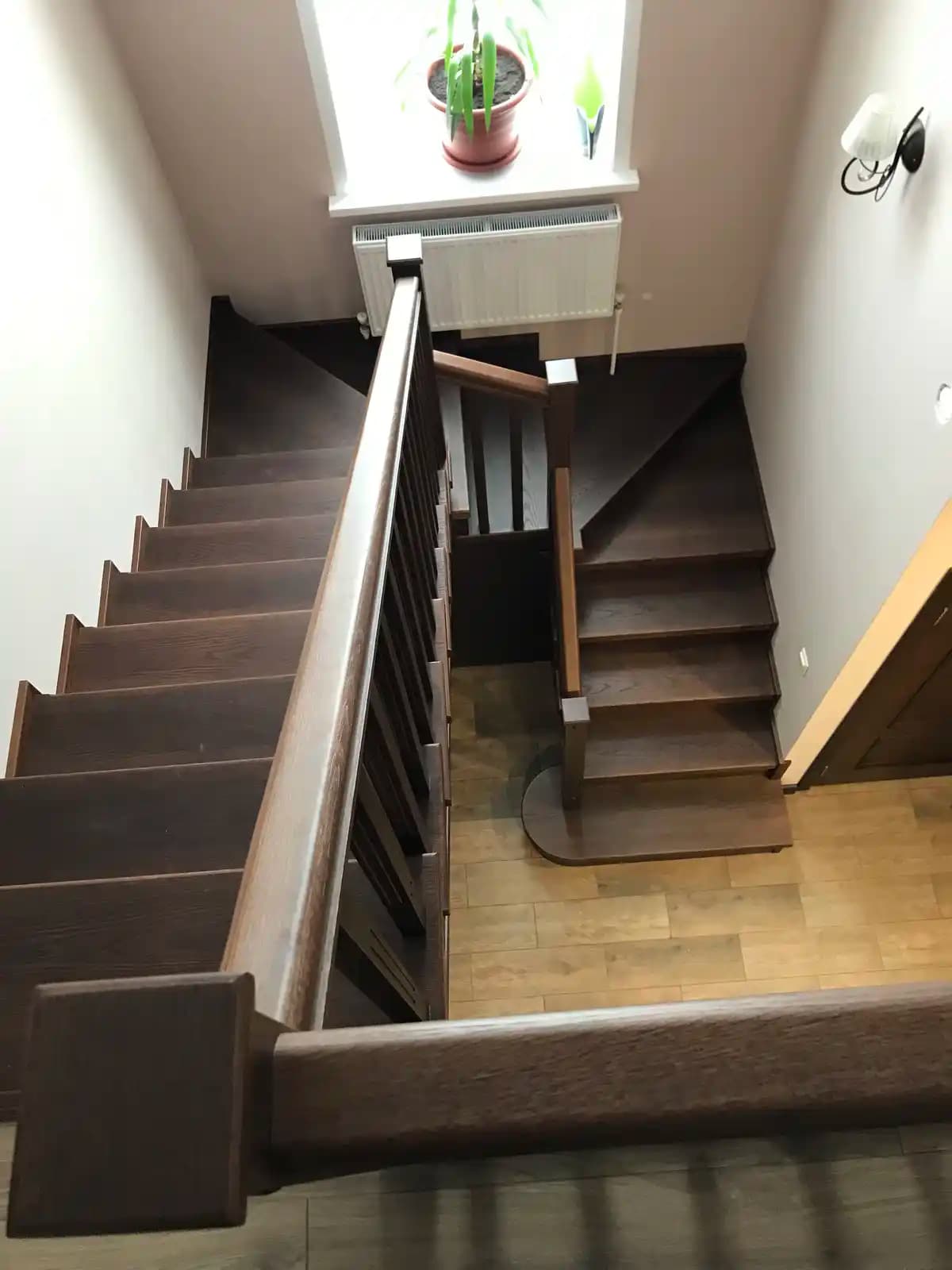 Лестница на второй свет с балюстрадой