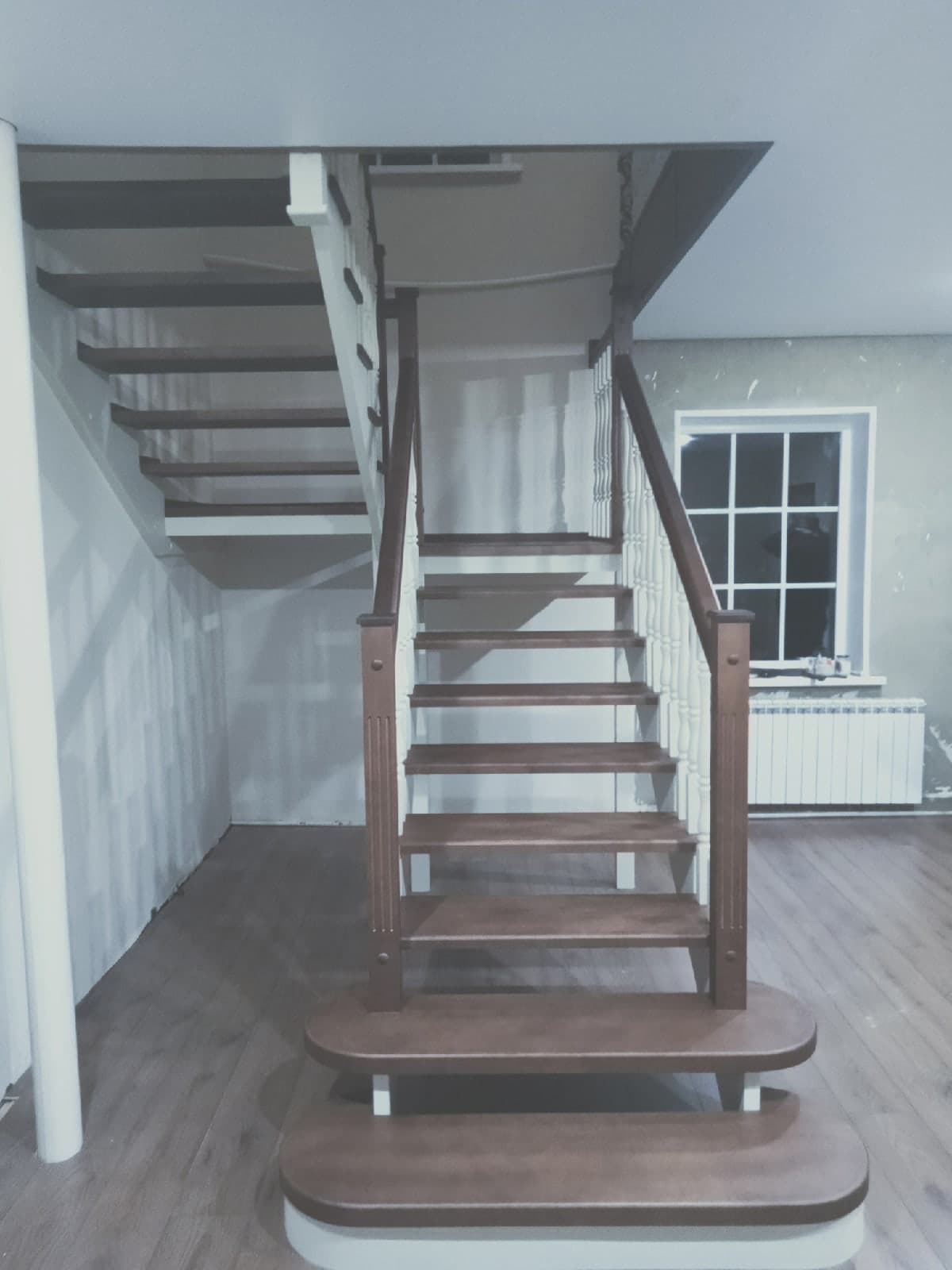 Разворотная лестница с двумя площадками в интерьере