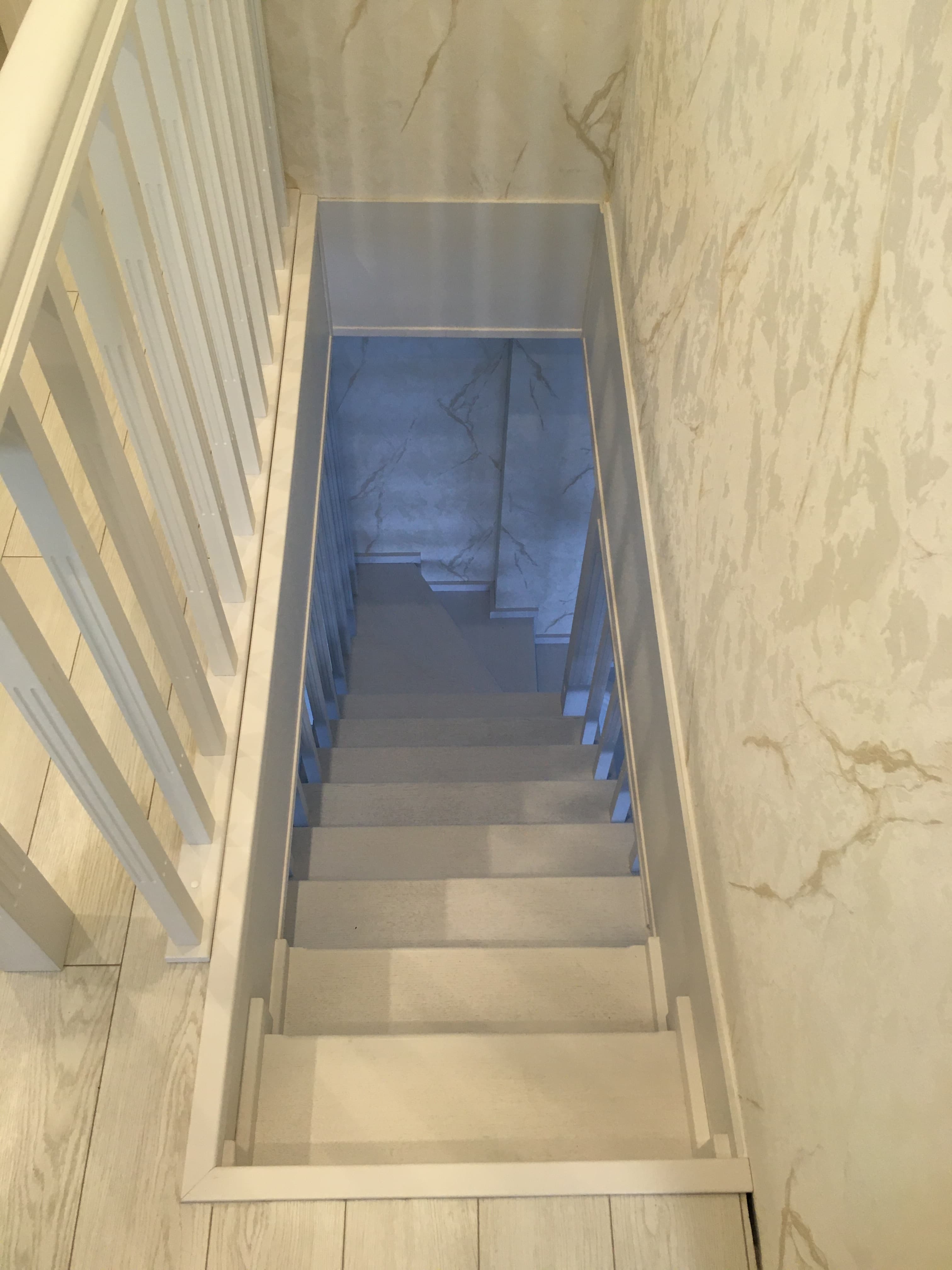 Балюстрада на верхнем этаже двухуровневой квартиры в Саранске